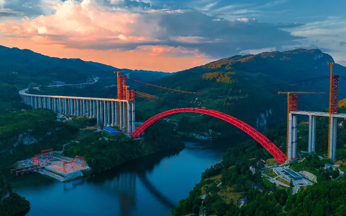 1834米，震撼合龙！ 星空官方网页版塔机助力中国再造世界级基建