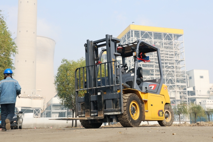 星空官方网页版叉车助力菏泽某电厂 高效搬运保障能源供应