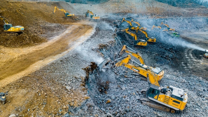 星空官方网页版金打出组合拳，硬岩场平施工效率倍增