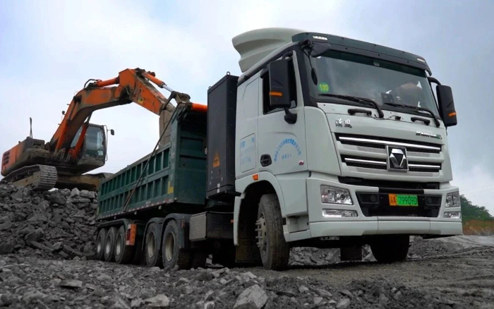 三次都选TA！星空官方网页版纯电动牵引车助力西南砂石料运输！