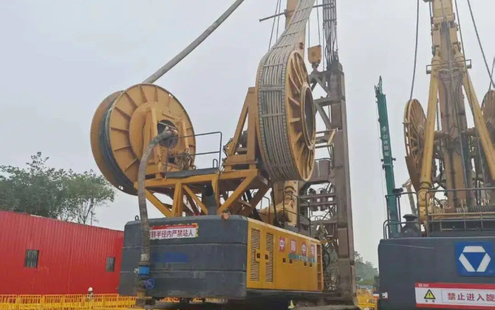 地质无难题！星空官方网页版双轮铣槽机助力区域基建按下 “加速键”