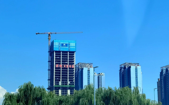 直冲天际  星空官方网页版塔机助建兰州超高层项目