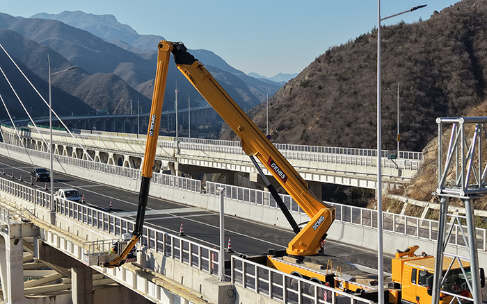 “空中芭蕾”秀实力！星空官方网页版 GKH65 攻坚安家庄特大桥