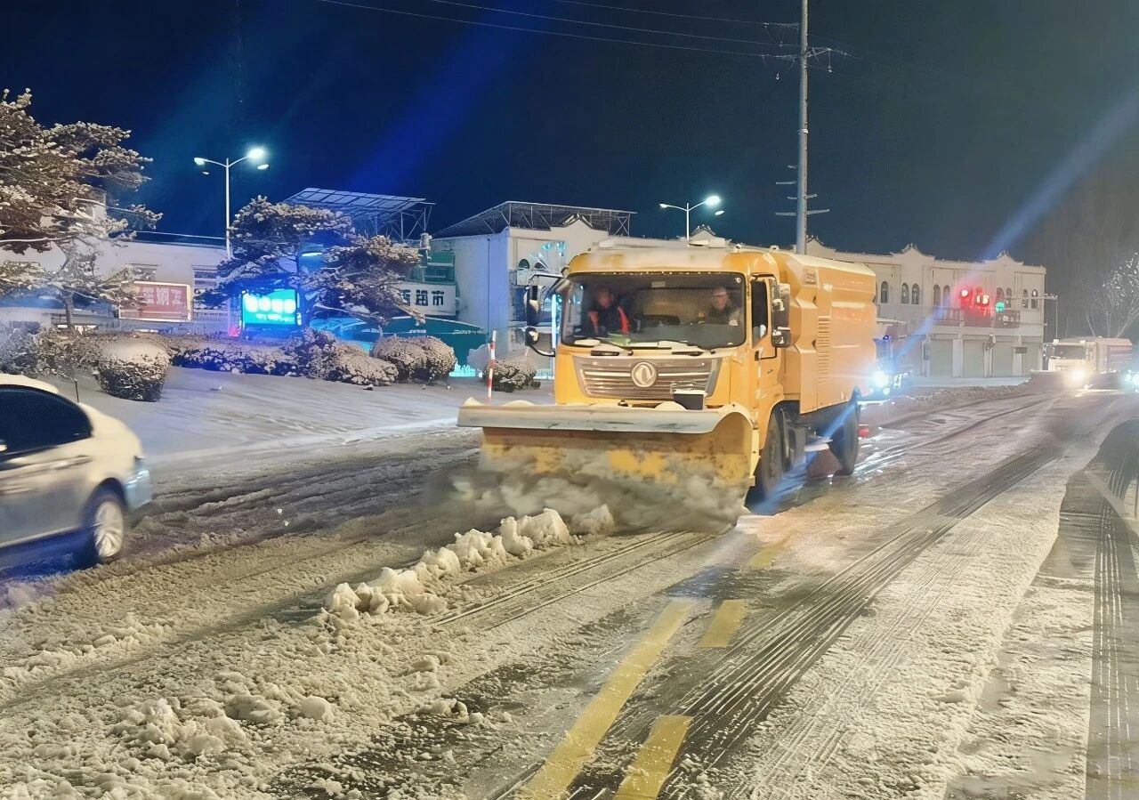 18小时连轴转！星空官方网页版除雪设备硬核出击保通畅