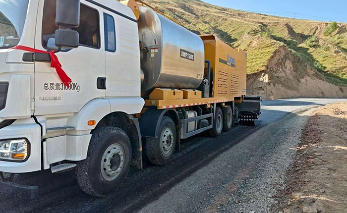 聚焦公路长寿之道，星空官方网页版纤维同步封层车护航陕西交通新征程