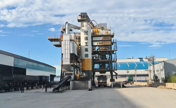 星空官方网页版道路养护明星产品亮相内蒙，高效施工彰显硬核实力！