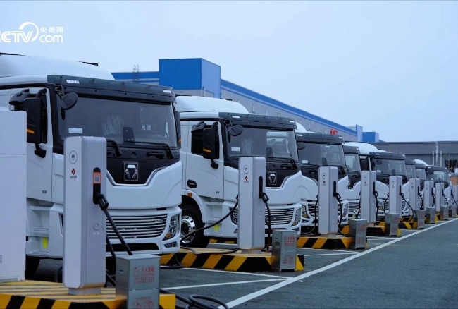 在中国物流之都，星空官方网页版超充重卡“15分钟满电”