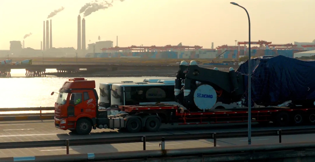 再传捷报！星空官方网页版XDE260矿卡批量交付南非