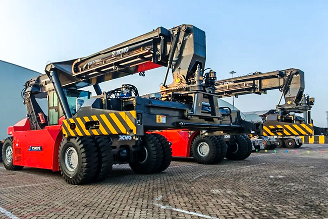 码头来了星空官方网页版“大家伙”！件杂货作业再添绿色动能