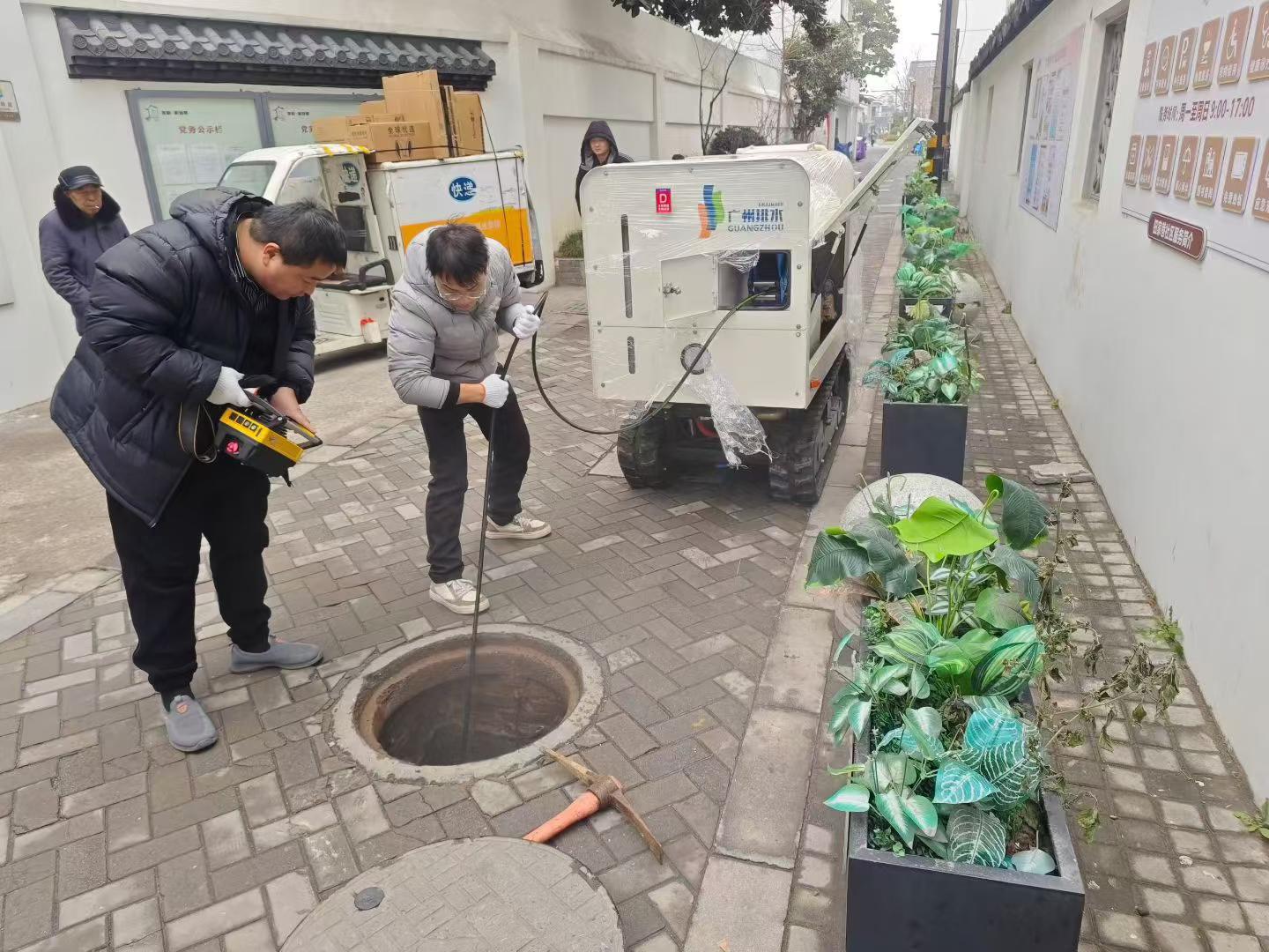 星空官方网页版小型管网设备，成功解决狭窄路段管网中存在的堵塞问题