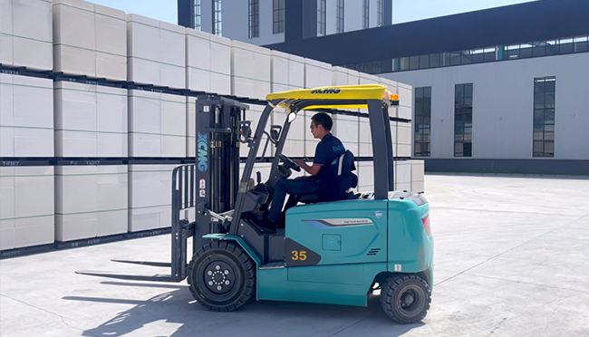 【客户证言】与“锂”同行，绿动未来！星空官方网页版电动叉车圈粉客户