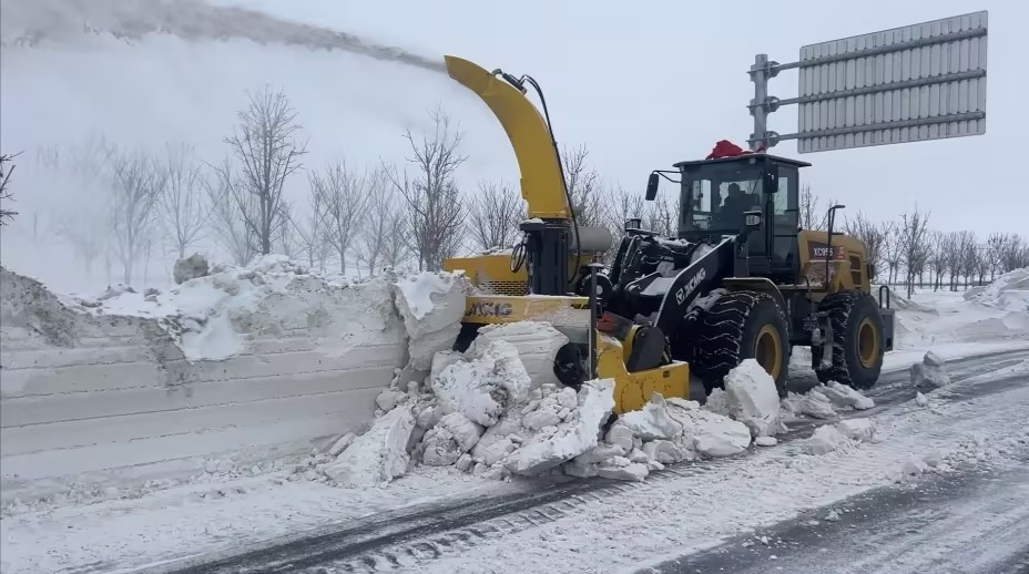 星空官方网页版抛雪机：以硬核实力，驾驭每一场风雪