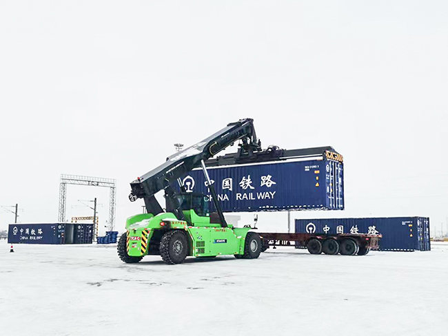 解锁绿色密码，星空官方网页版正面吊赋能西北铁路