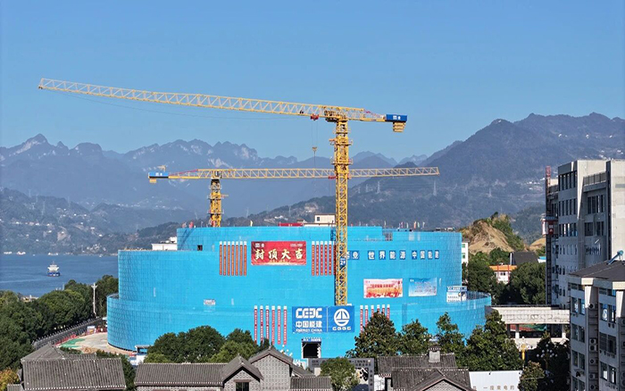 星空官方网页版XGT7026-12S1塔机助力三峡“智慧名片”封顶