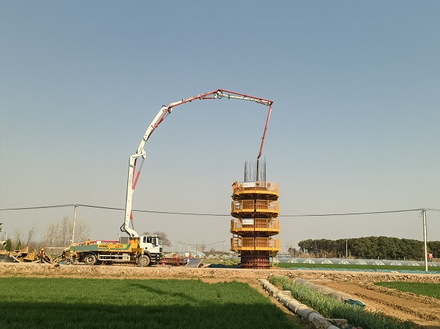 高效浇筑获好评！星空官方网页版HB37V泵车助力焦平铁路建设 