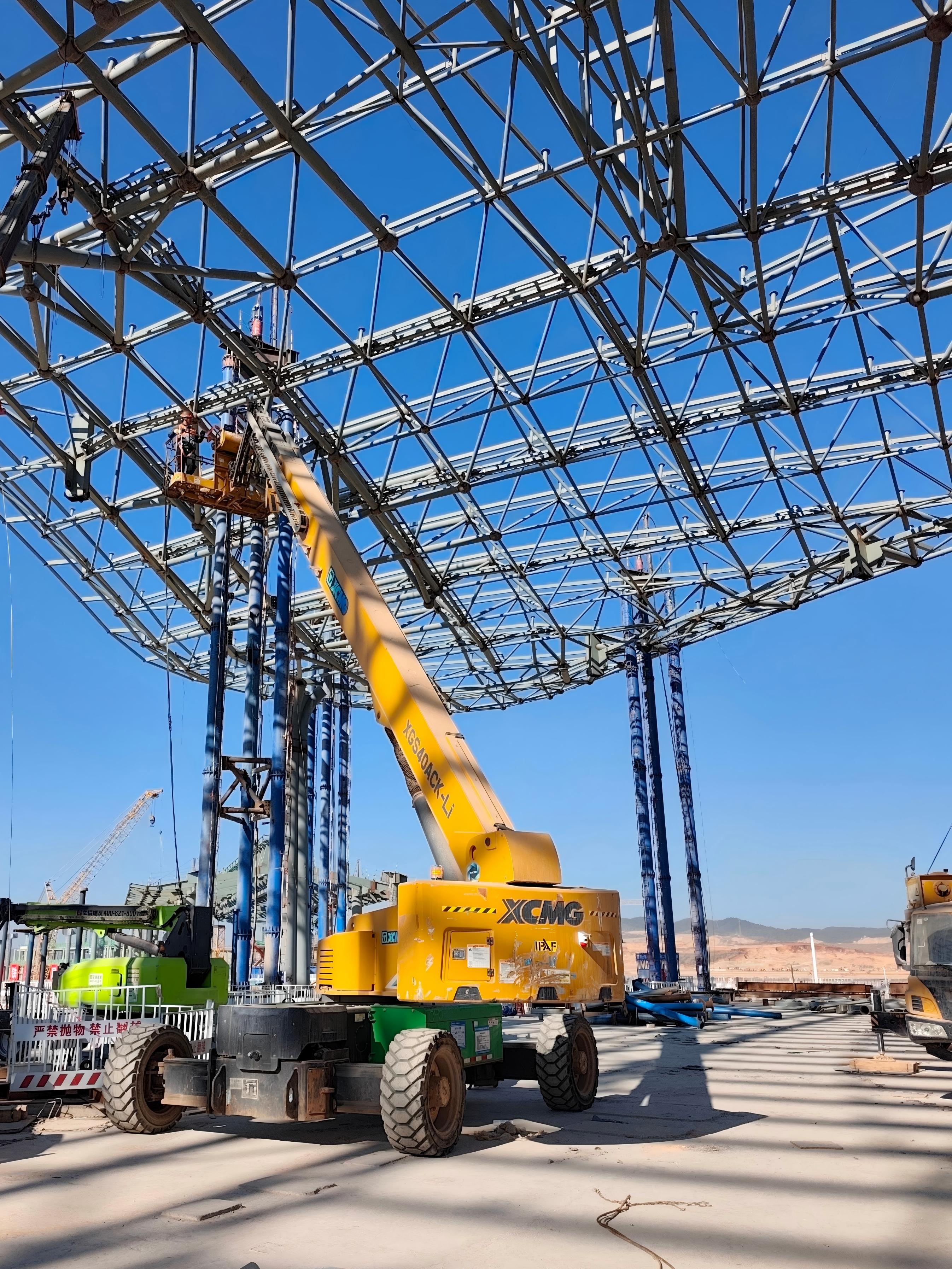 电驱高效 精准筑翼｜星空官方网页版22米电动臂车助力昆明长水机场航站楼建设