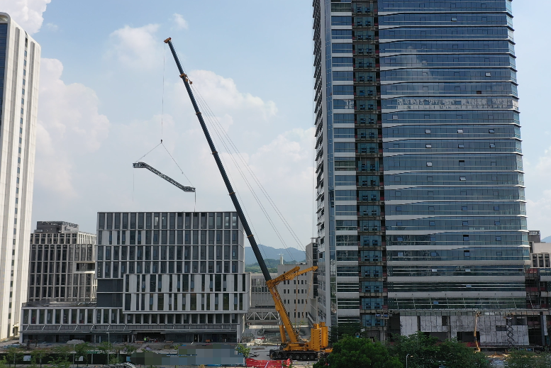 星空官方网页版XCA1000G9-1以“智”破局，赋能城市复杂空间高效吊装