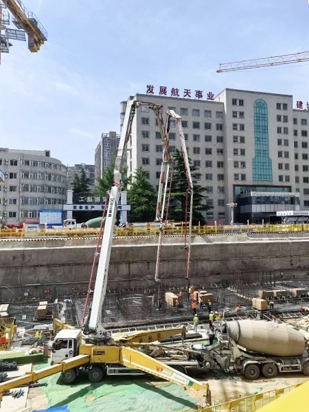 星空官方网页版HB62V泵车完成西安灞桥1800方C40大方量浇筑