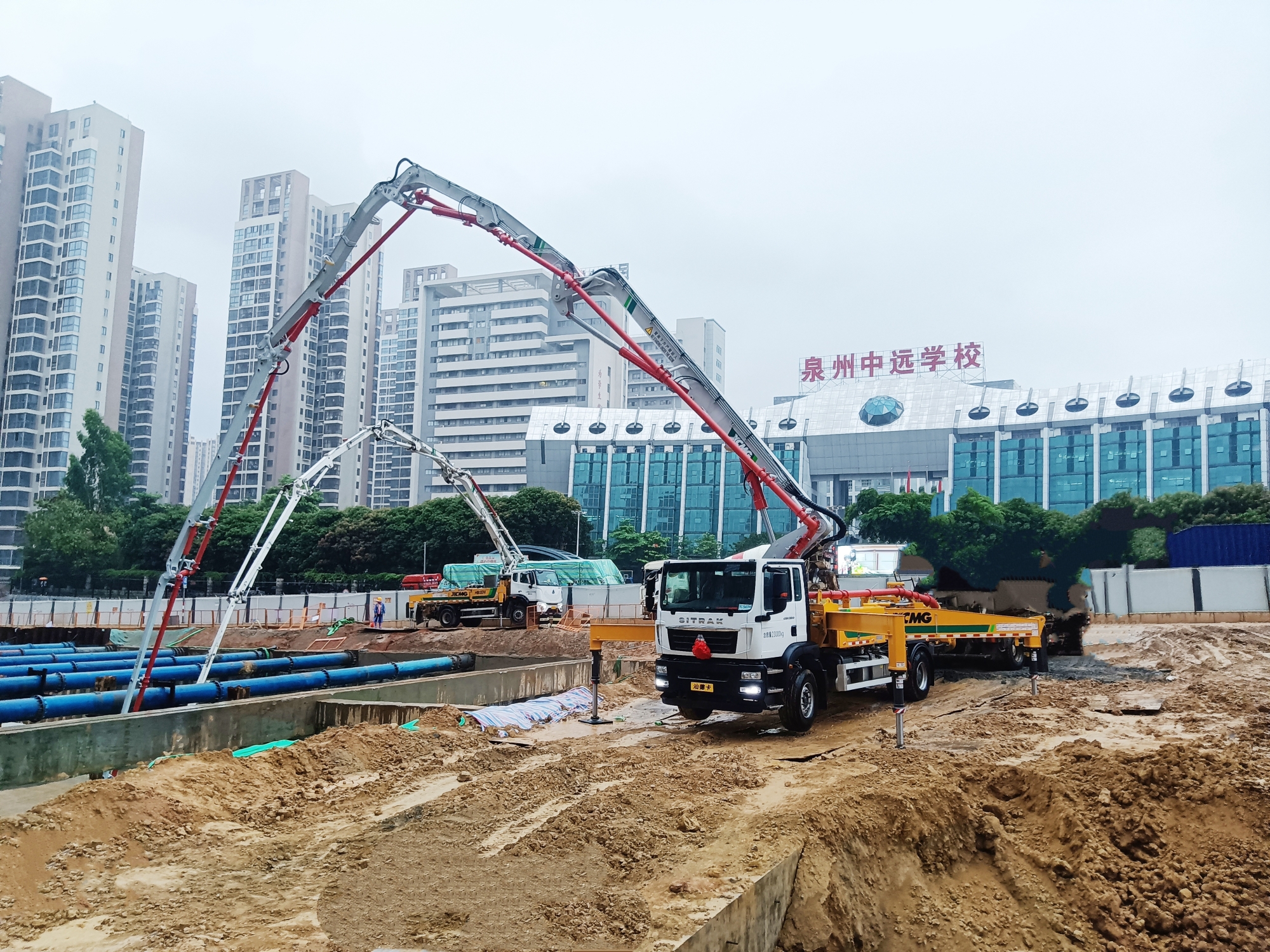星空官方网页版混凝土成套化装备高效浇筑泉州快速路改造工程！